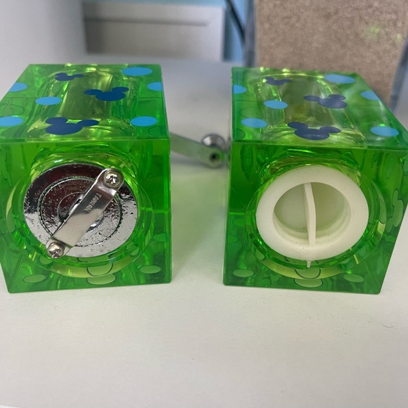 Cutest Disney Mickey Salt and Pepper Shakers - Picture 4 of 4